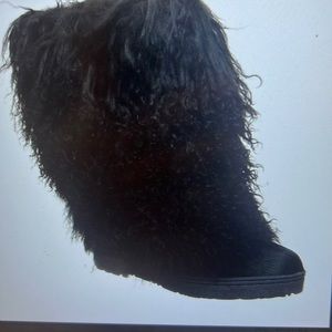 Black boots like new worn once. Bear paw Boetis